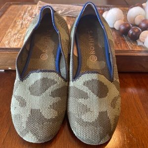 Size 1 girls Rothy’s - Excellent condition! Camo color